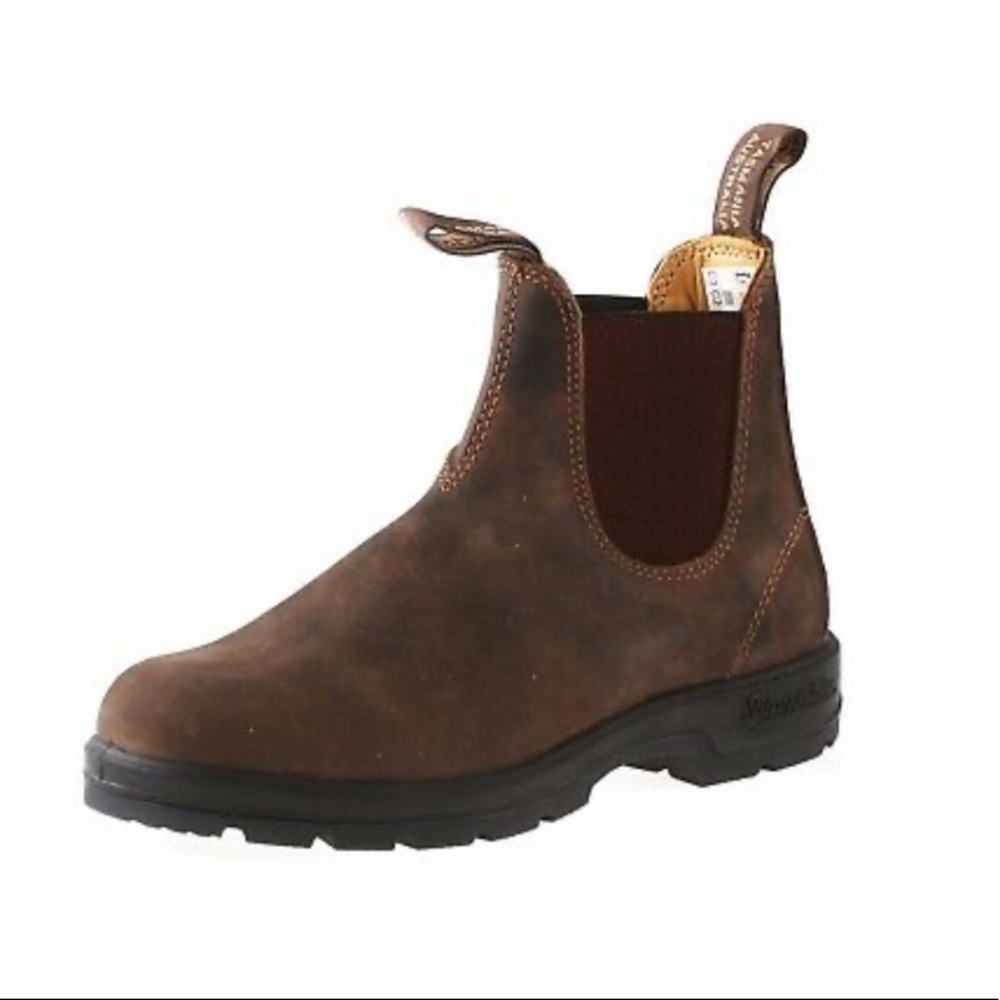585
WOMEN'S CLASSICS
CHELSEA BOOTS - RUSTIC BROWN